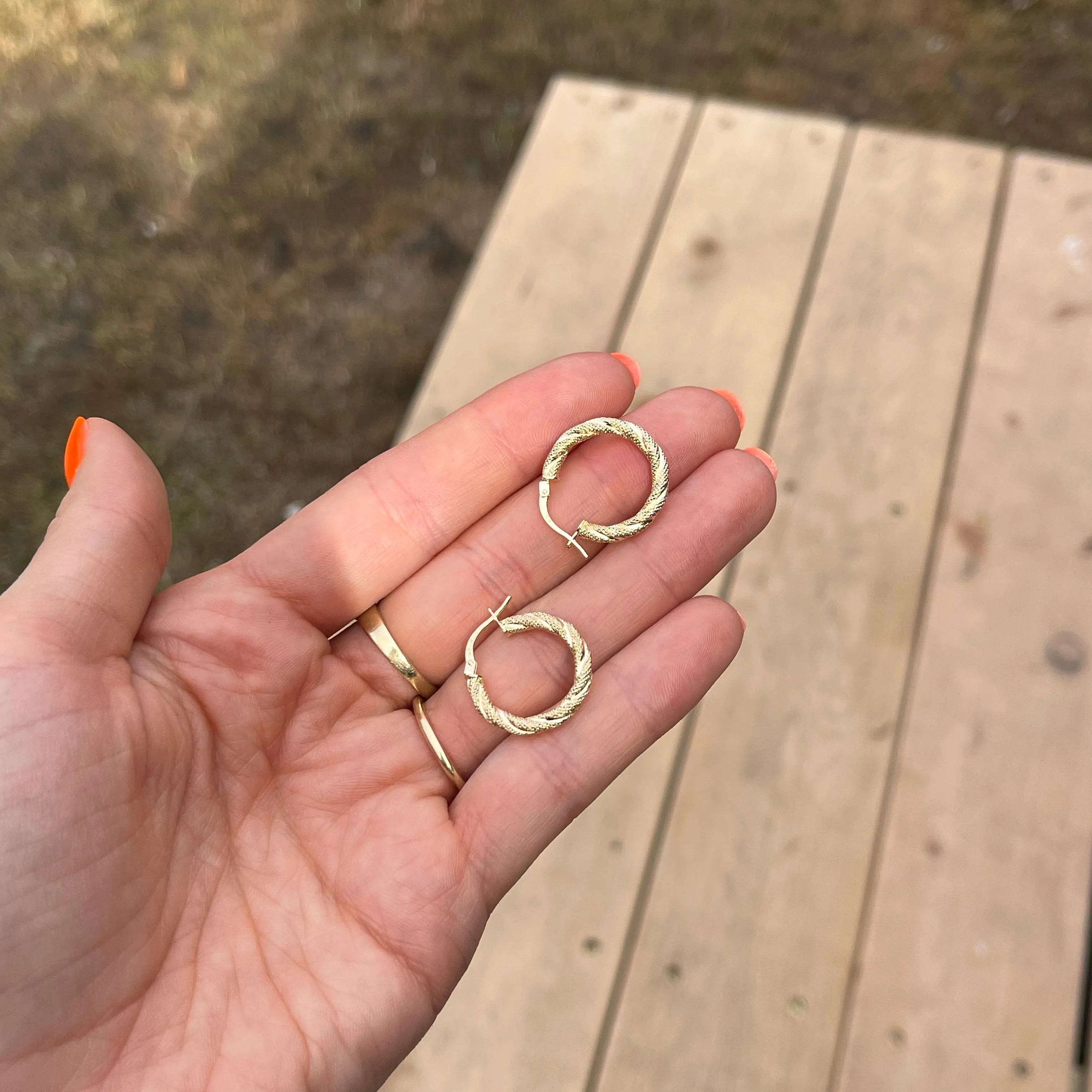 14KT Yellow Gold Twisted   Textured 3mm Tube Hoop Earrings 21mm