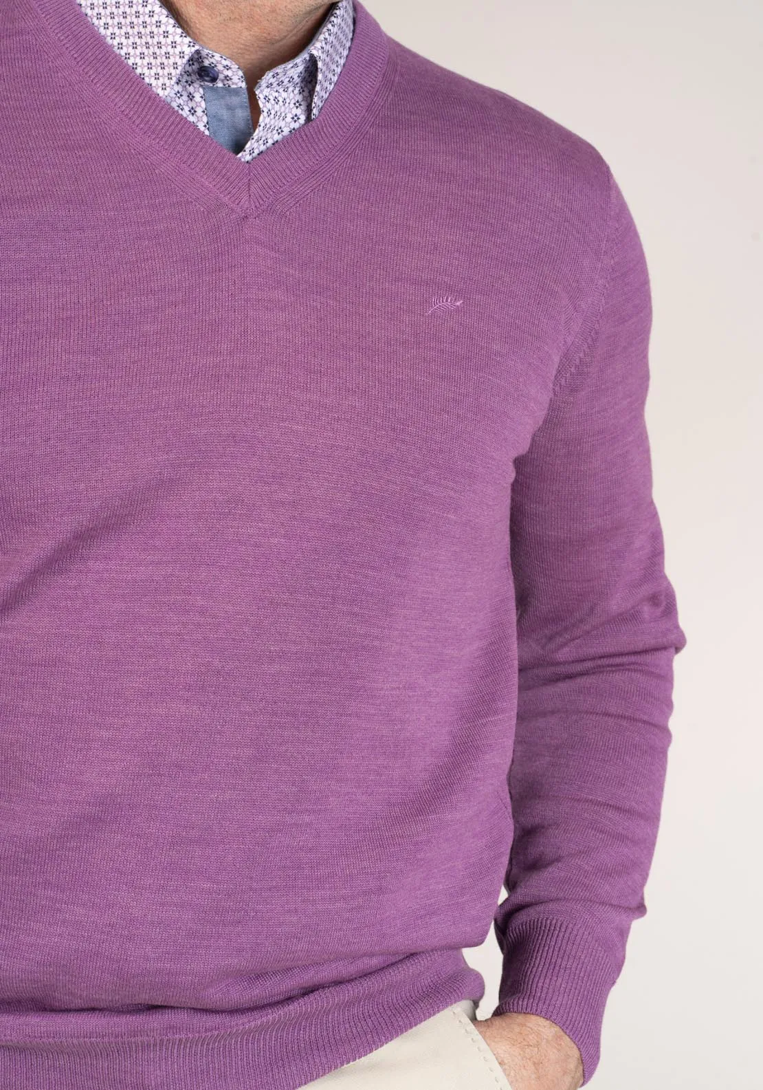 50/50 Fine Merino Wool & Acrylic V-Neck Knit - Mauve