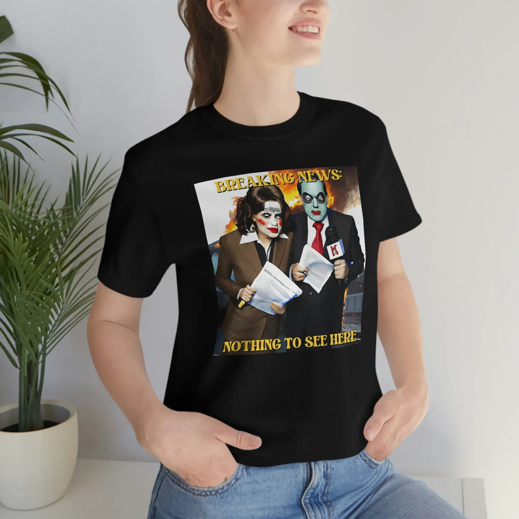 Breaking News: Nothing To See Here Short Sleeve Tee