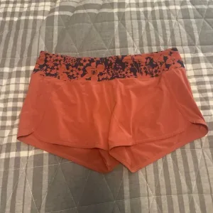 Lululemon Run Times Short II *4” women size 10
