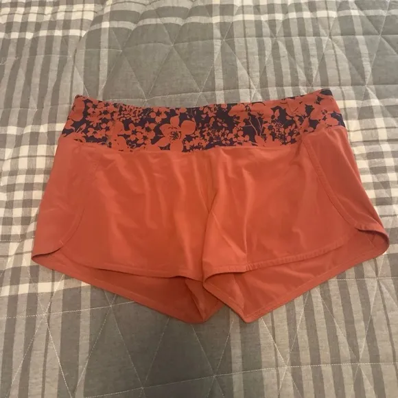 Lululemon Run Times Short II *4” women size 10