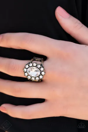 Paparazzi Moxie Magic Ring Brass