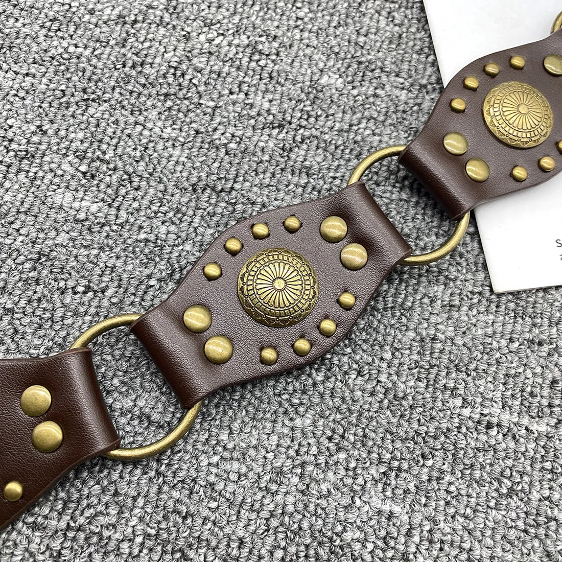Vintage Western-Inspired Riveted Wide Belt with Ornate Buckle Design